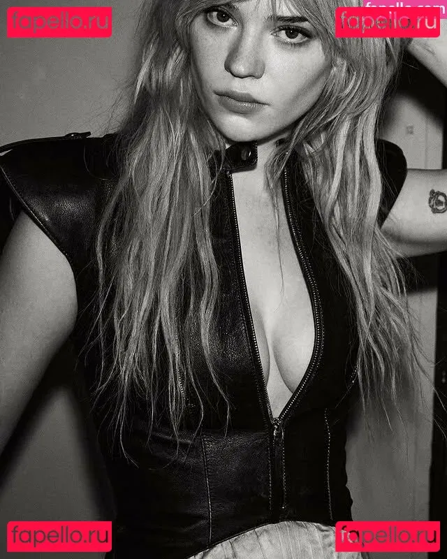 Sophie Thatcher Onlyfans Photo Gallery 