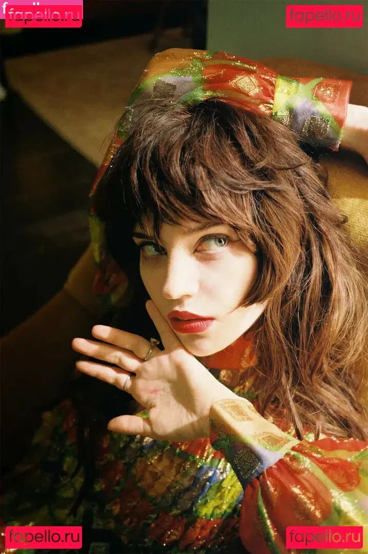 Sophie Thatcher Onlyfans Photo Gallery 