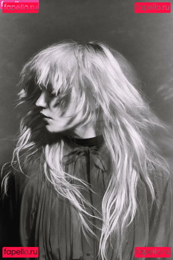 Sophie Thatcher Onlyfans Photo Gallery 