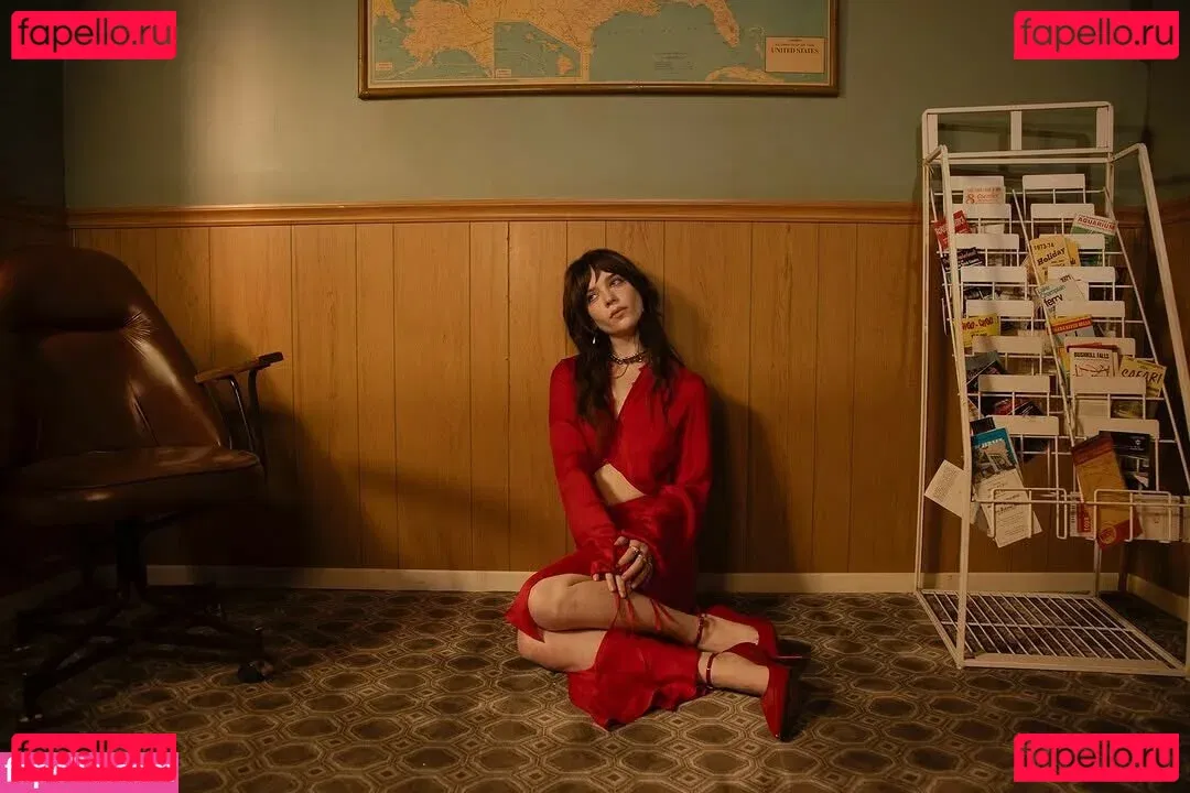 Sophie Thatcher Onlyfans Photo Gallery 