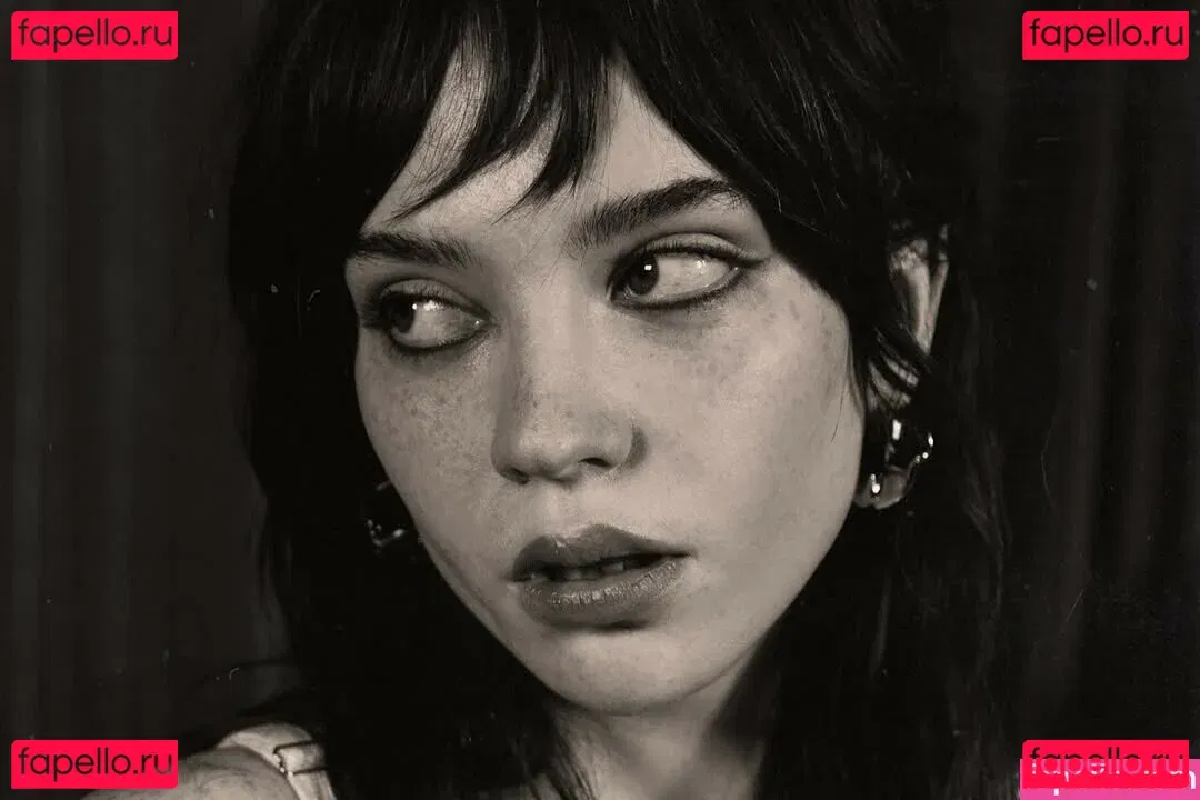 Sophie Thatcher Onlyfans Photo Gallery 