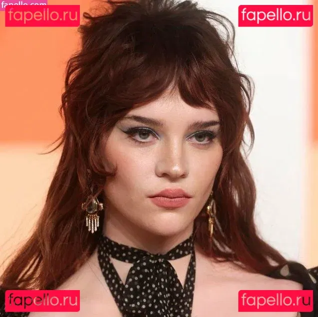 Sophie Thatcher Onlyfans Photo Gallery 