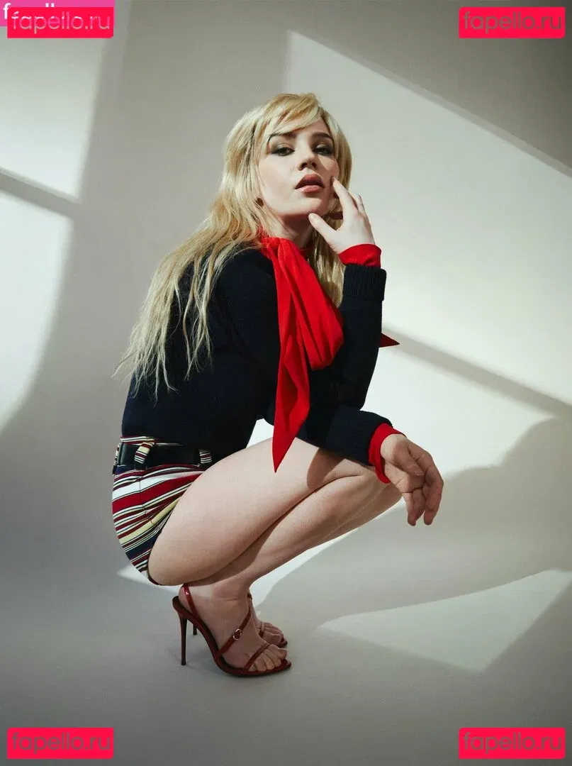 Sophie Thatcher Onlyfans Photo Gallery 