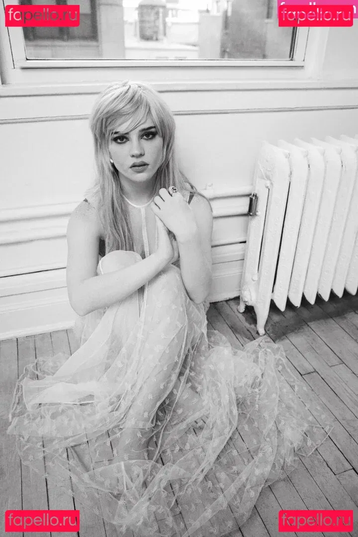 Sophie Thatcher Onlyfans Photo Gallery 