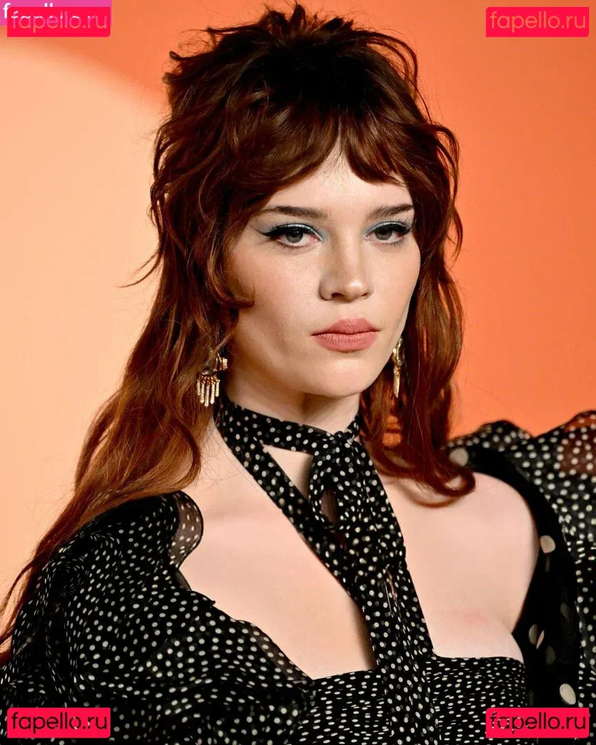 Sophie Thatcher Onlyfans Photo Gallery 