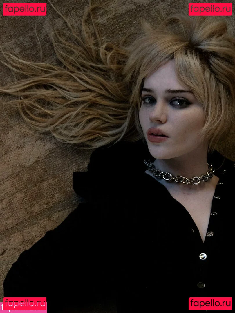 Sophie Thatcher Onlyfans Photo Gallery 