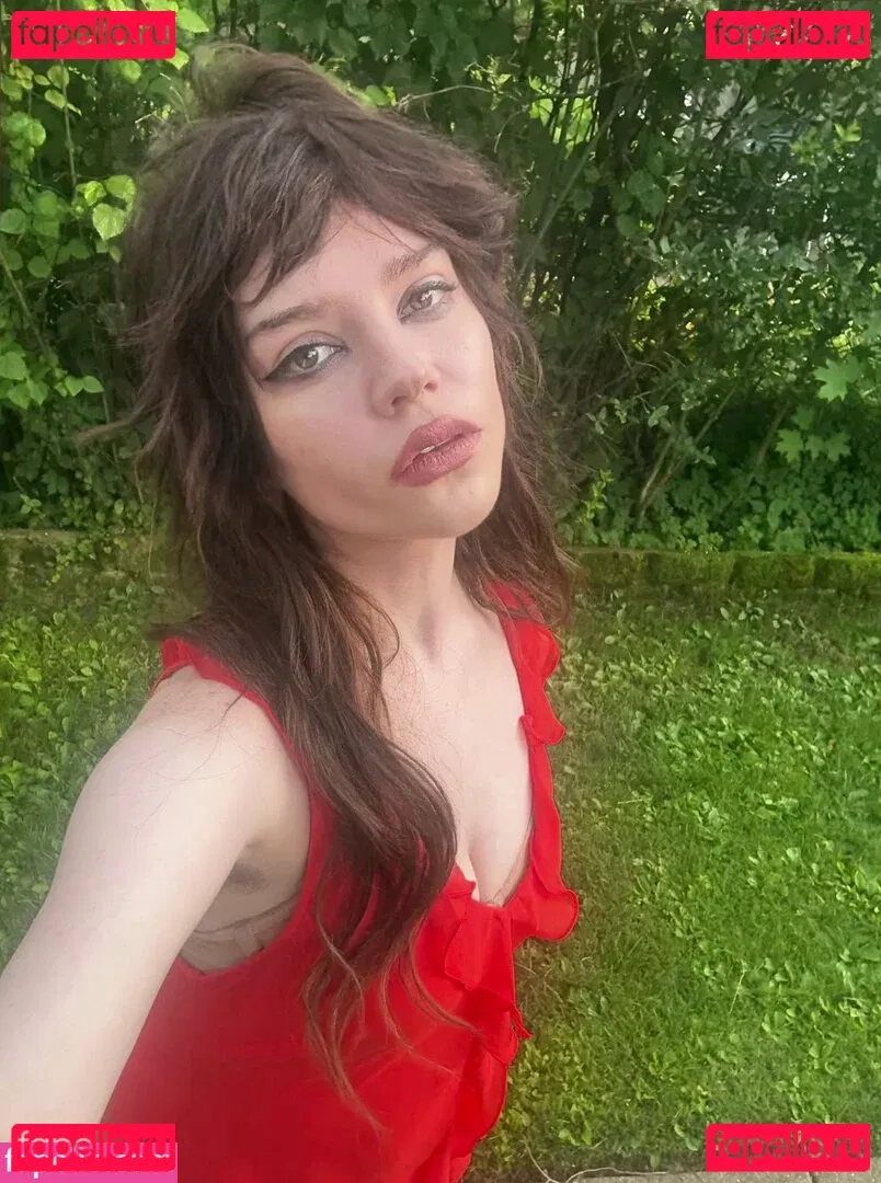 Sophie Thatcher Onlyfans Photo Gallery 