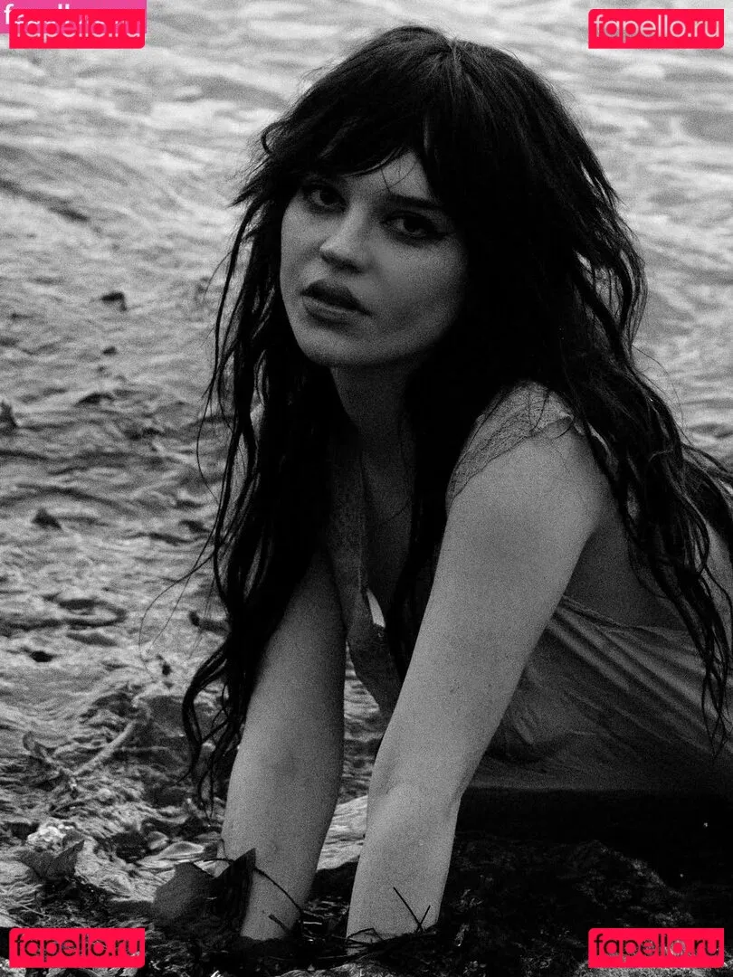 Sophie Thatcher Onlyfans Photo Gallery 