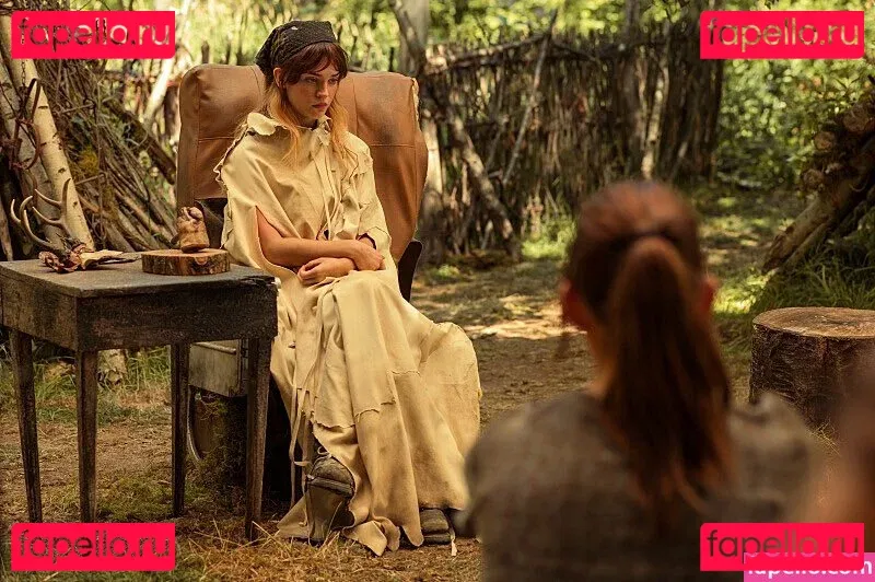 Sophie Thatcher Onlyfans Photo Gallery 