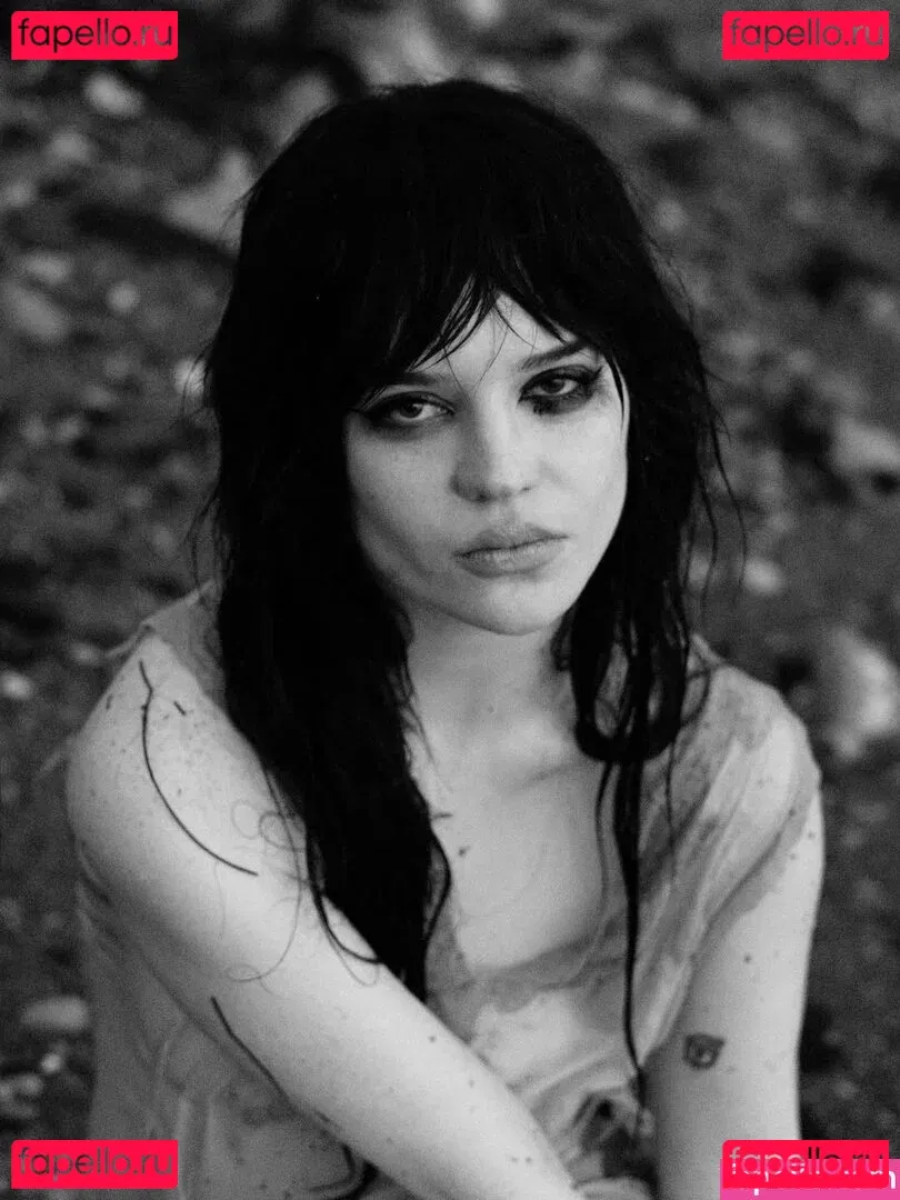 Sophie Thatcher Onlyfans Photo Gallery 