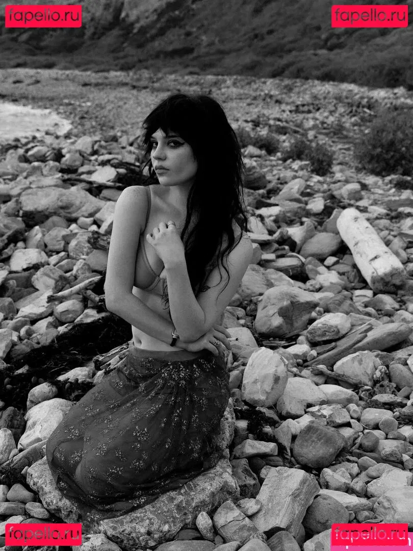 Sophie Thatcher Onlyfans Photo Gallery 