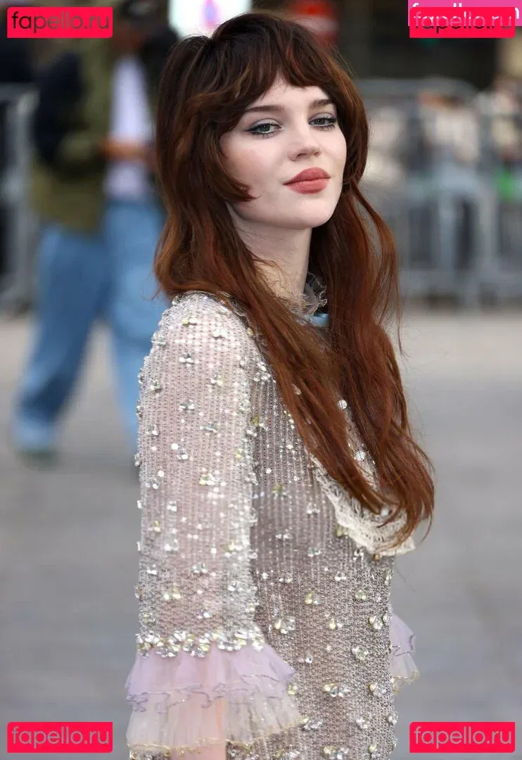 Sophie Thatcher Onlyfans Photo Gallery 