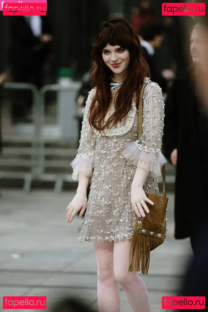 Sophie Thatcher Onlyfans Photo Gallery 