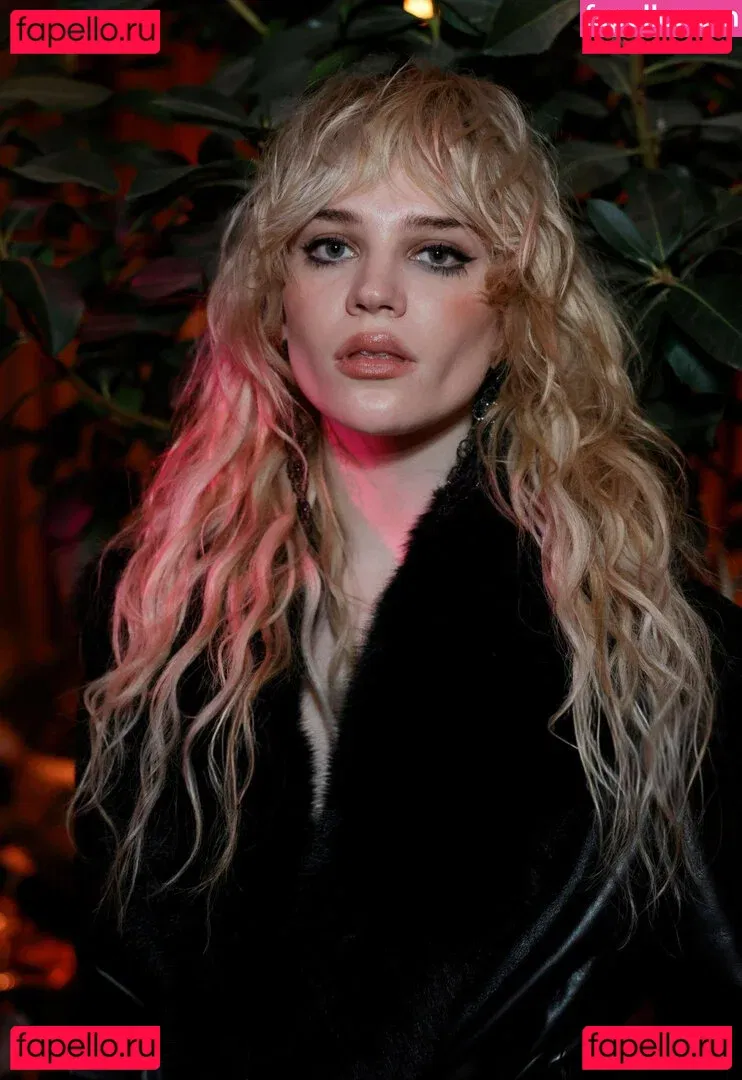 Sophie Thatcher Onlyfans Photo Gallery 