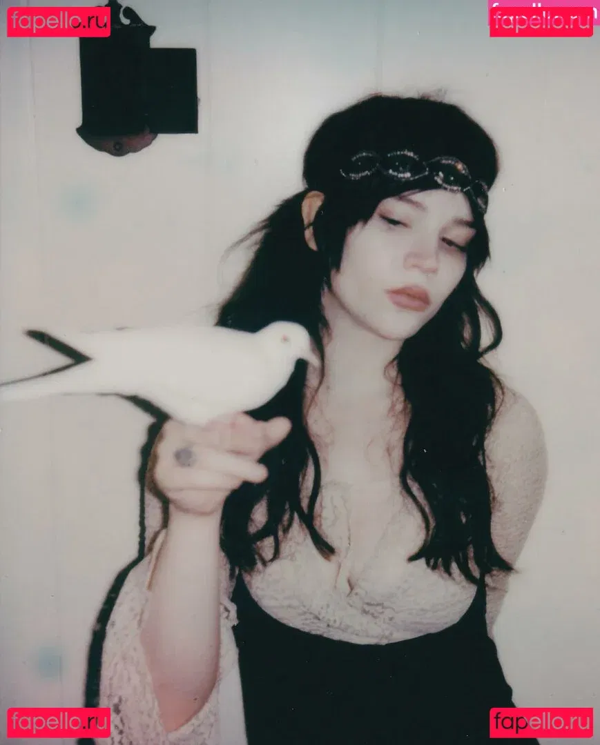 Sophie Thatcher Onlyfans Photo Gallery 