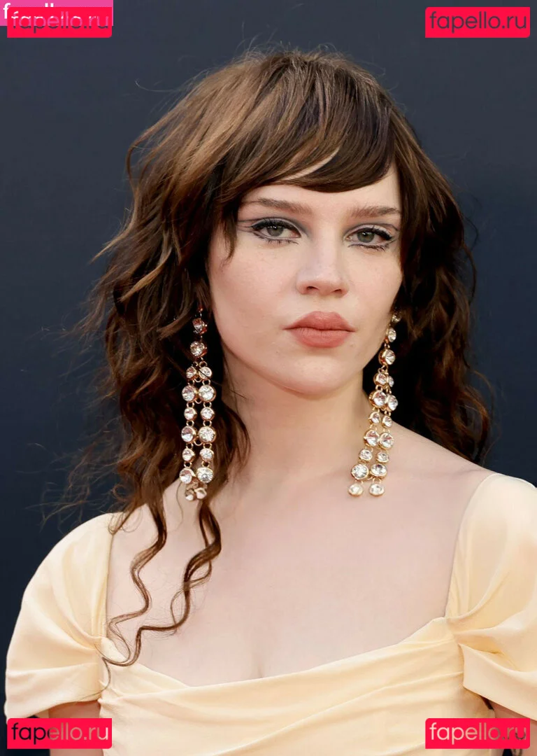 Sophie Thatcher Onlyfans Photo Gallery 