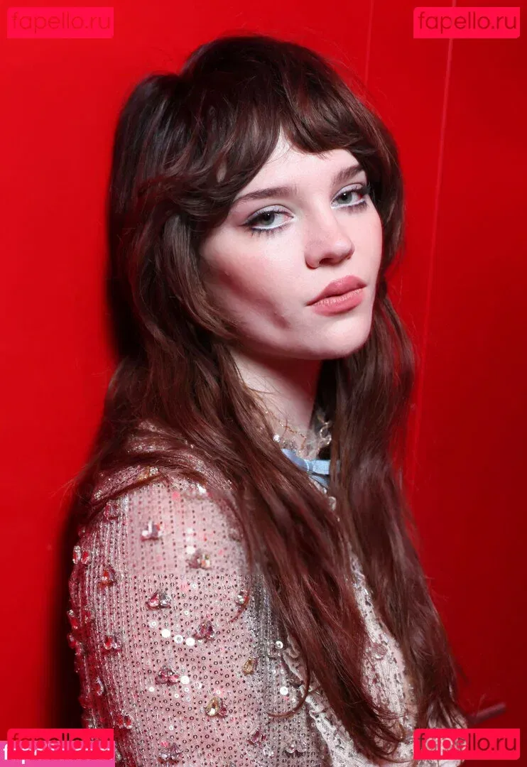 Sophie Thatcher Onlyfans Photo Gallery 