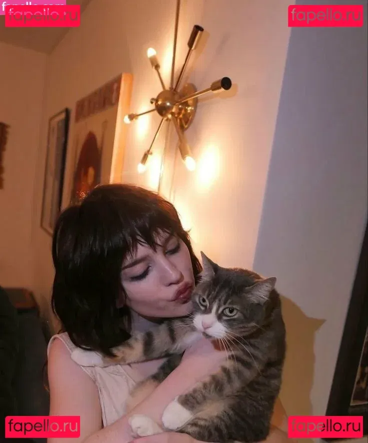 Sophie Thatcher Onlyfans Photo Gallery 