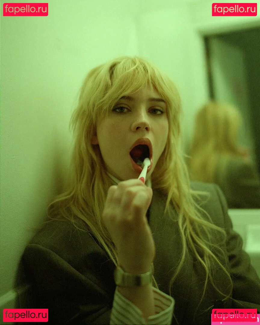 Sophie Thatcher Onlyfans Photo Gallery 