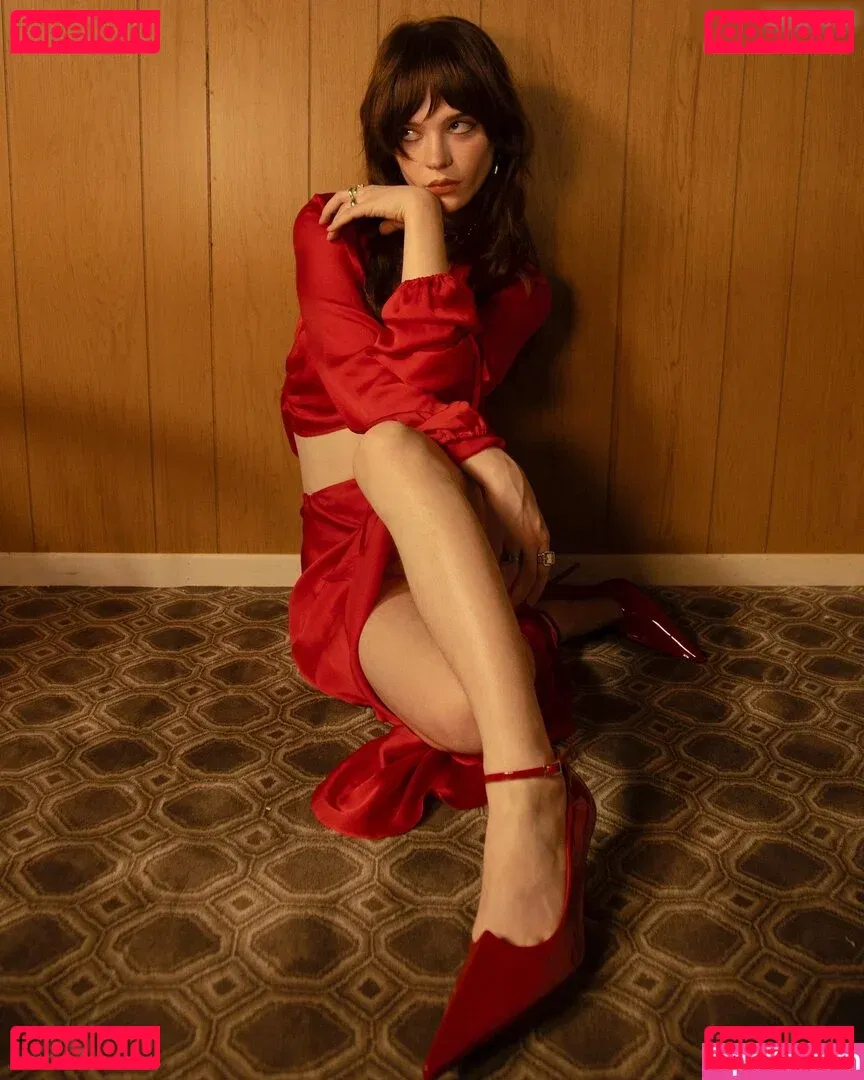 Sophie Thatcher Onlyfans Photo Gallery 