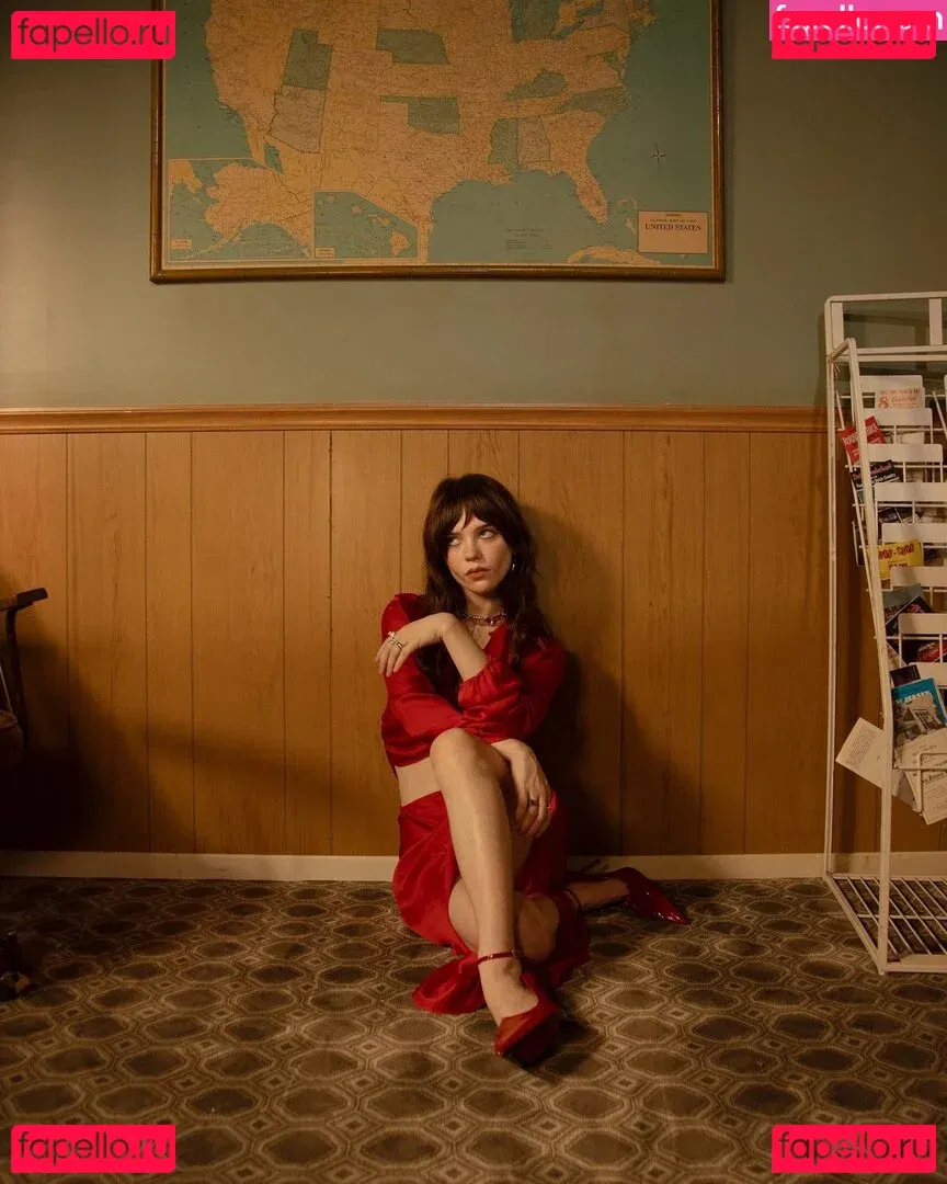 Sophie Thatcher Onlyfans Photo Gallery 