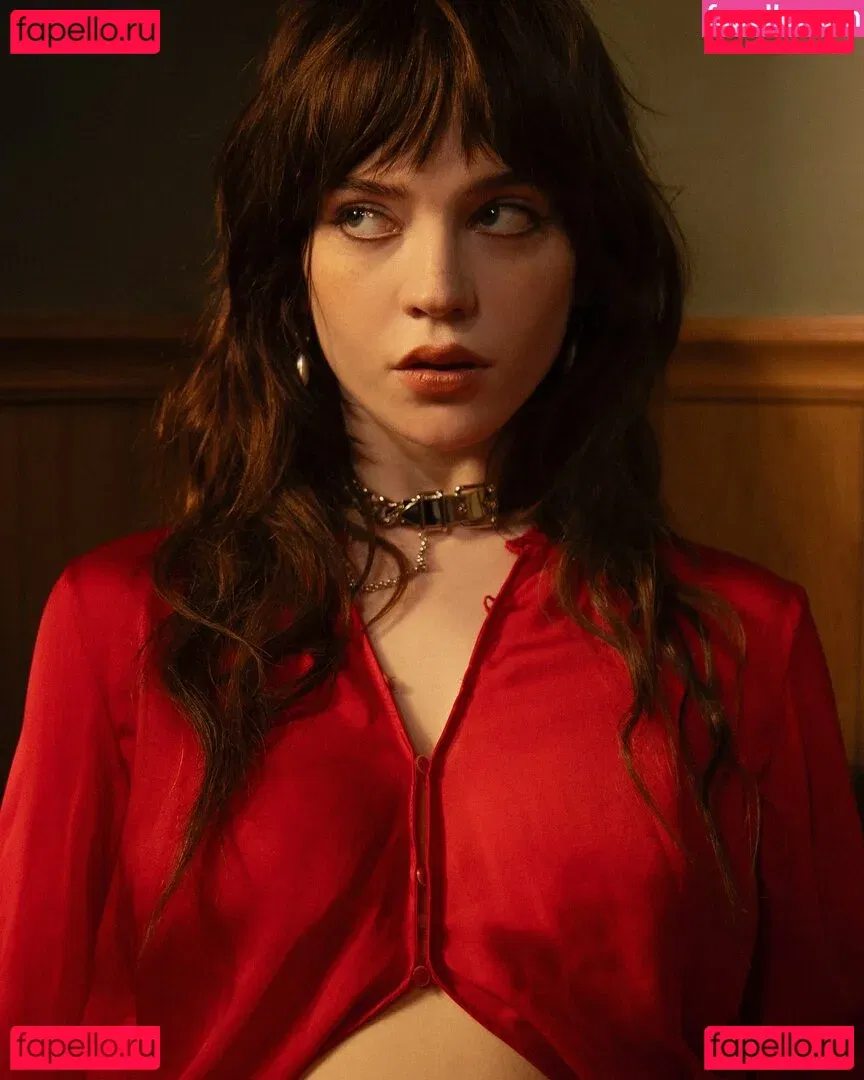 Sophie Thatcher Onlyfans Photo Gallery 