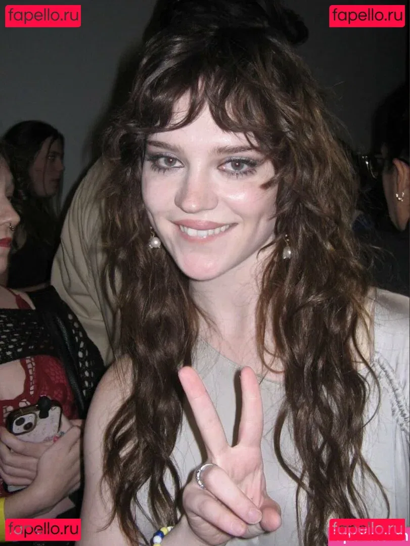 Sophie Thatcher Onlyfans Photo Gallery 