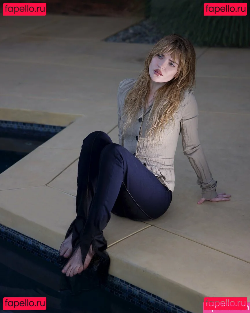 Sophie Thatcher Onlyfans Photo Gallery 