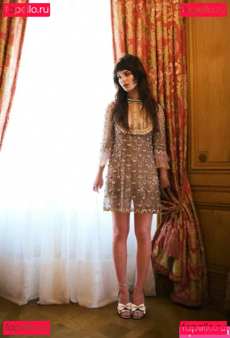 Sophie Thatcher Onlyfans Photo Gallery 