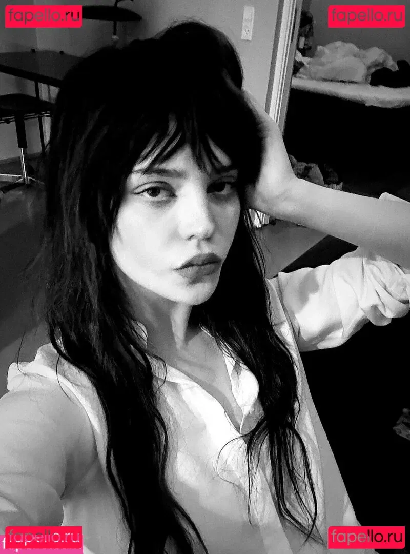 Sophie Thatcher Onlyfans Photo Gallery 