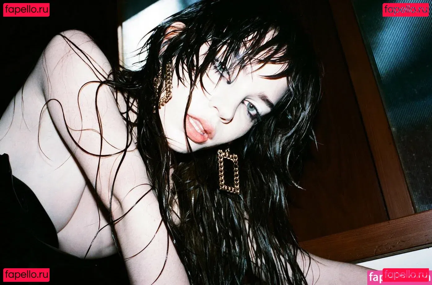 Sophie Thatcher Onlyfans Photo Gallery 