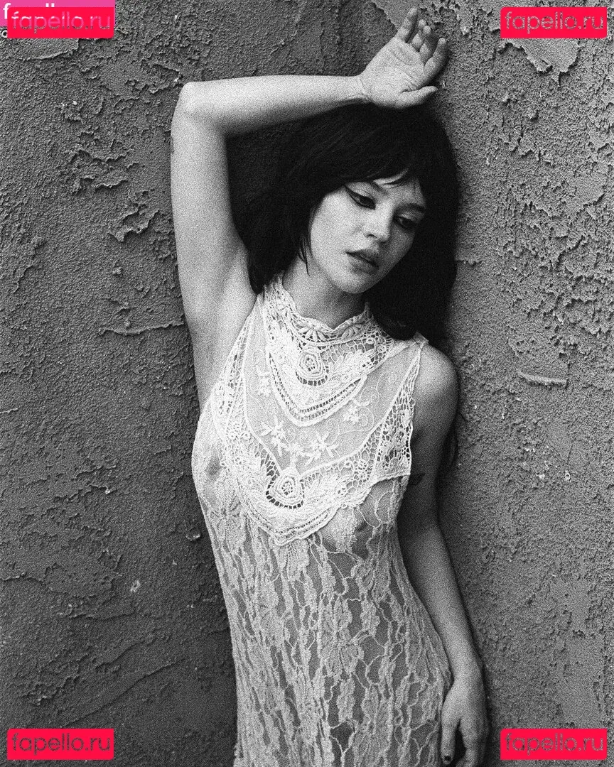 Sophie Thatcher Onlyfans Photo Gallery 