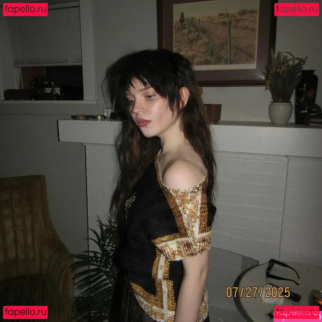 Sophie Thatcher Onlyfans Photo Gallery 