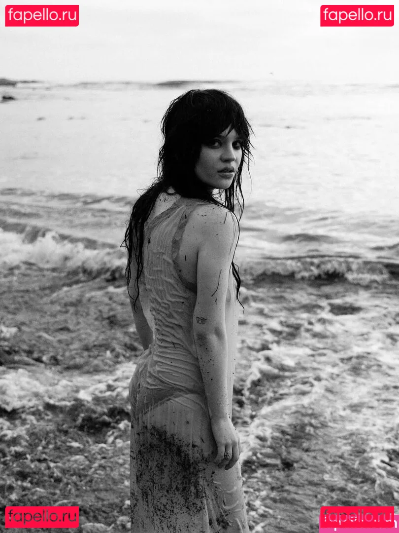 Sophie Thatcher Onlyfans Photo Gallery 