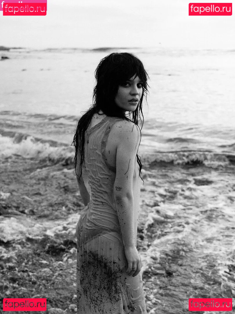 Sophie Thatcher Onlyfans Photo Gallery 