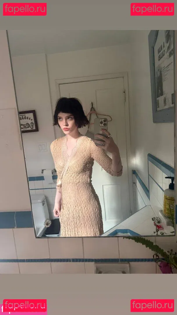 Sophie Thatcher Onlyfans Photo Gallery 