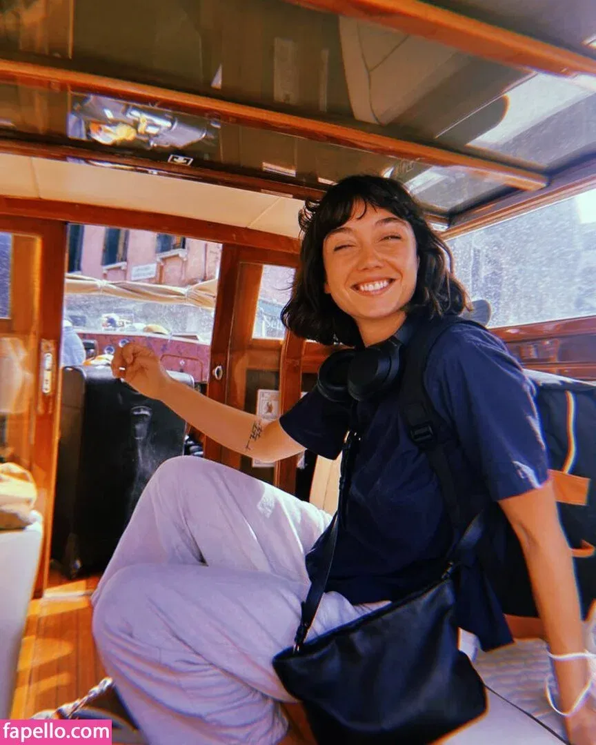 Sydney Chandler Onlyfans Photo Gallery 