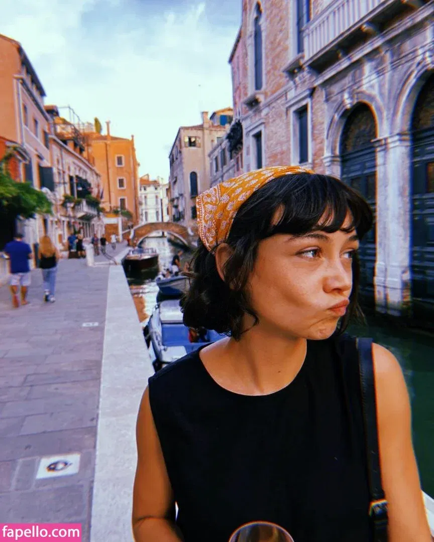 Sydney Chandler Onlyfans Photo Gallery 