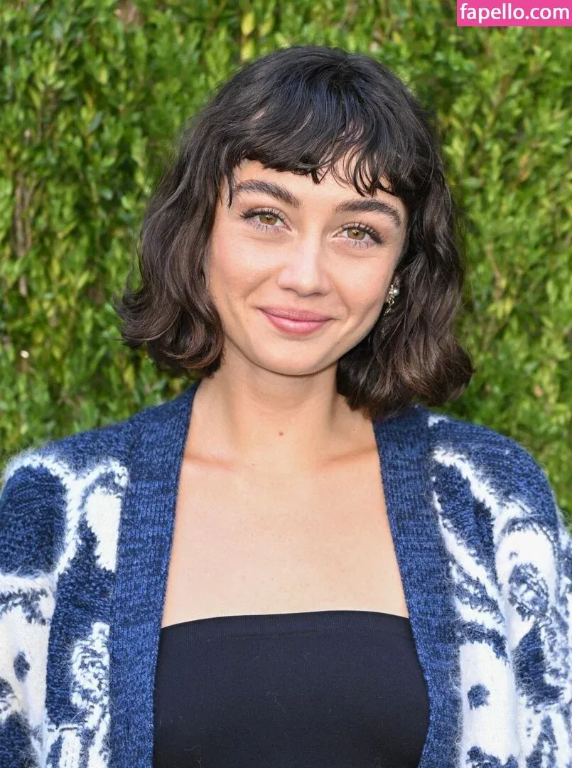 Sydney Chandler Onlyfans Photo Gallery 