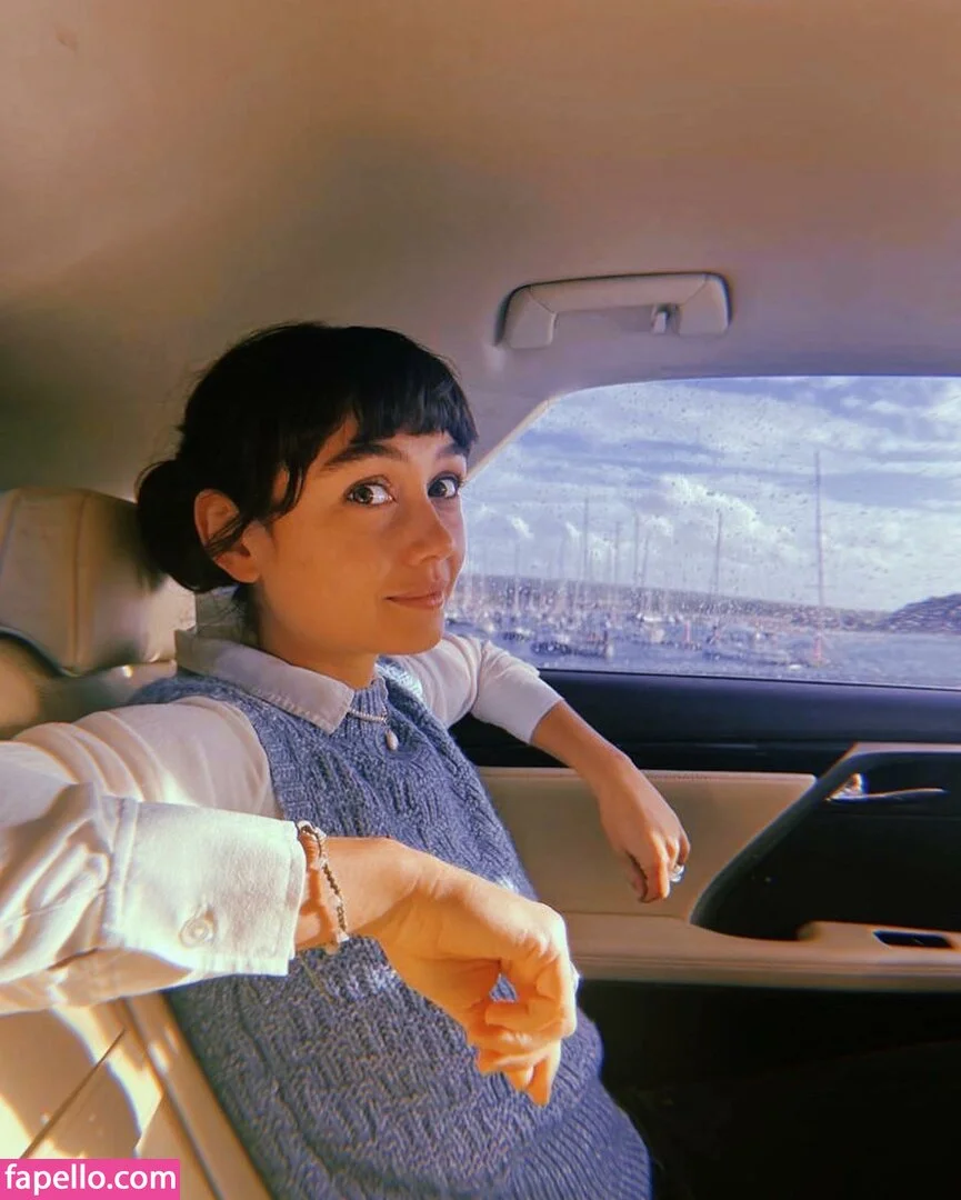 Sydney Chandler Onlyfans Photo Gallery 