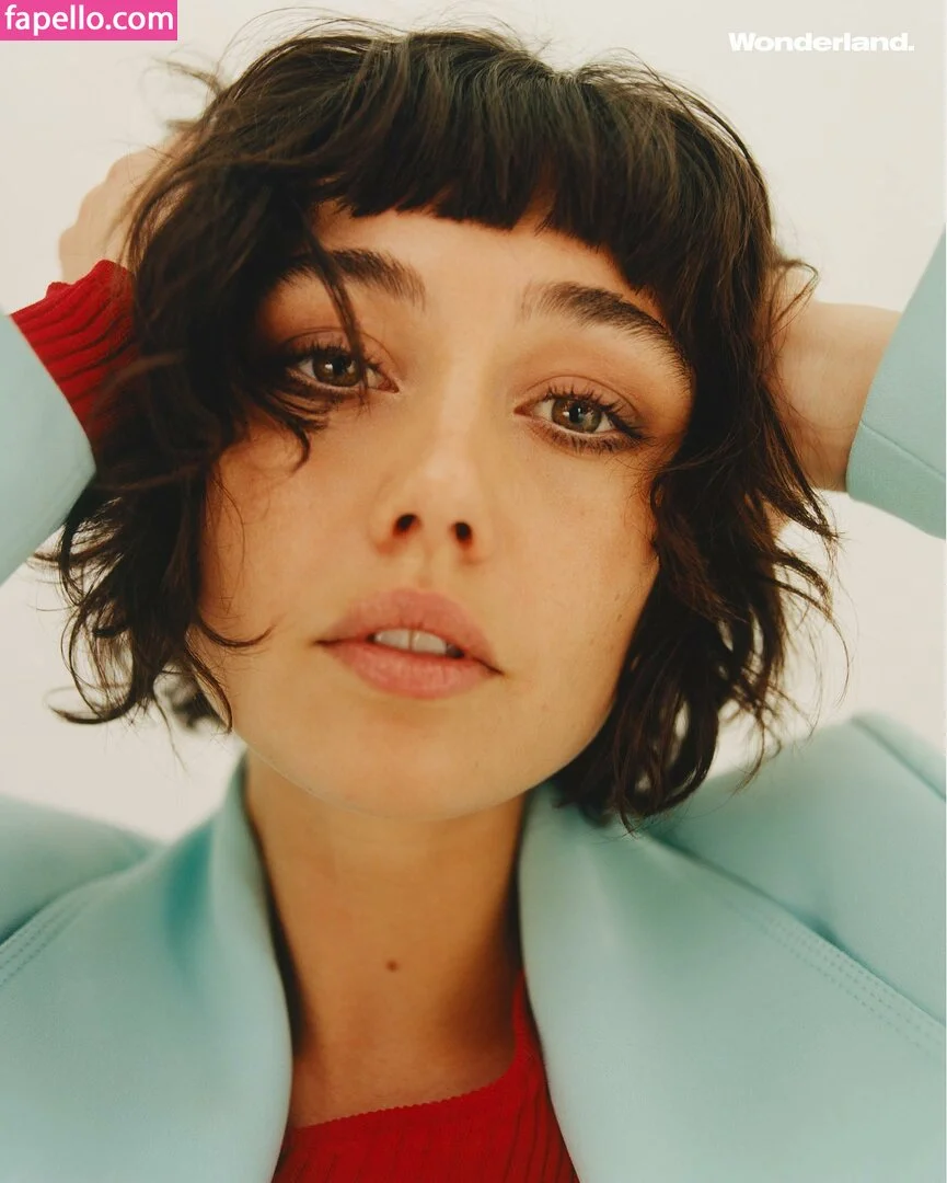 Sydney Chandler Onlyfans Photo Gallery 