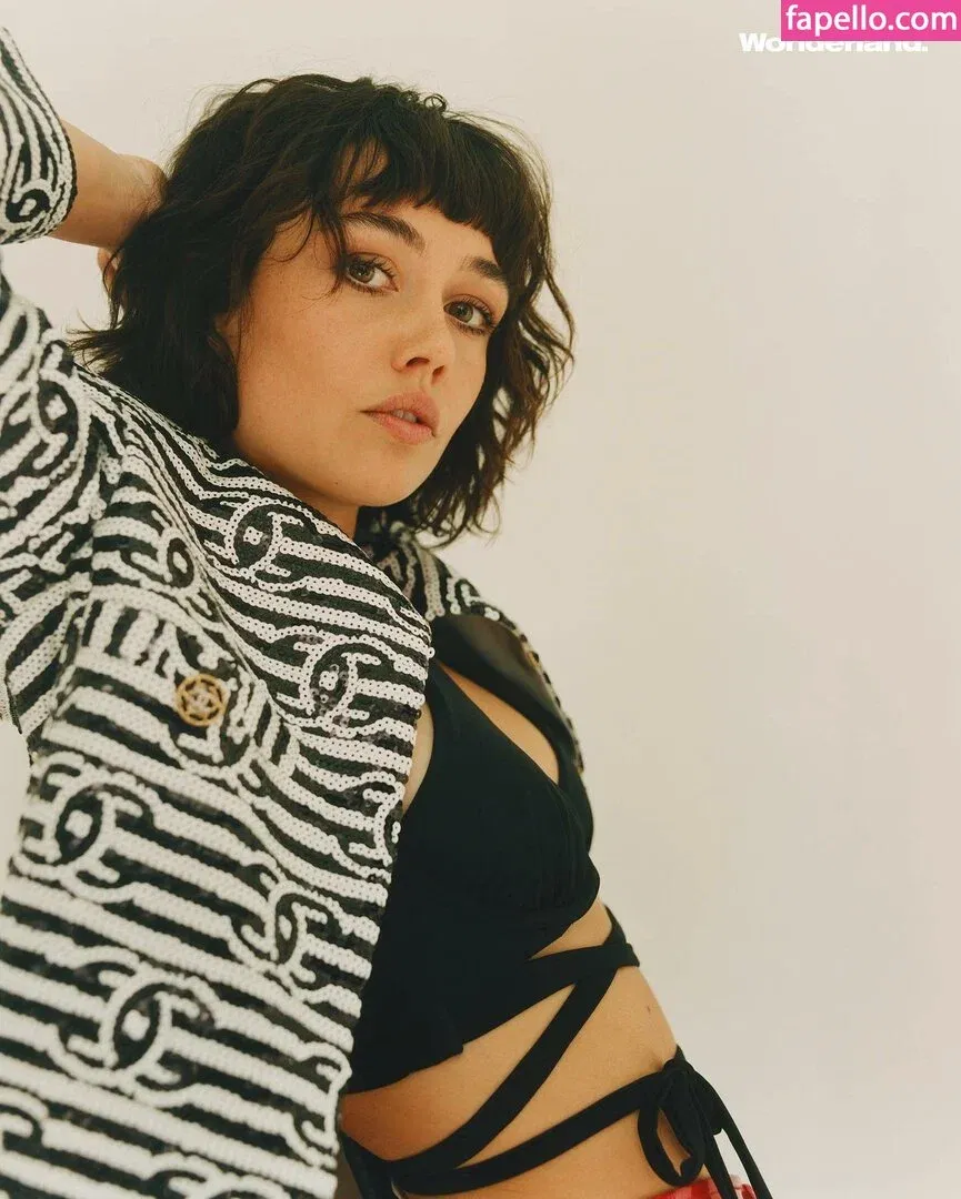 Sydney Chandler Onlyfans Photo Gallery 