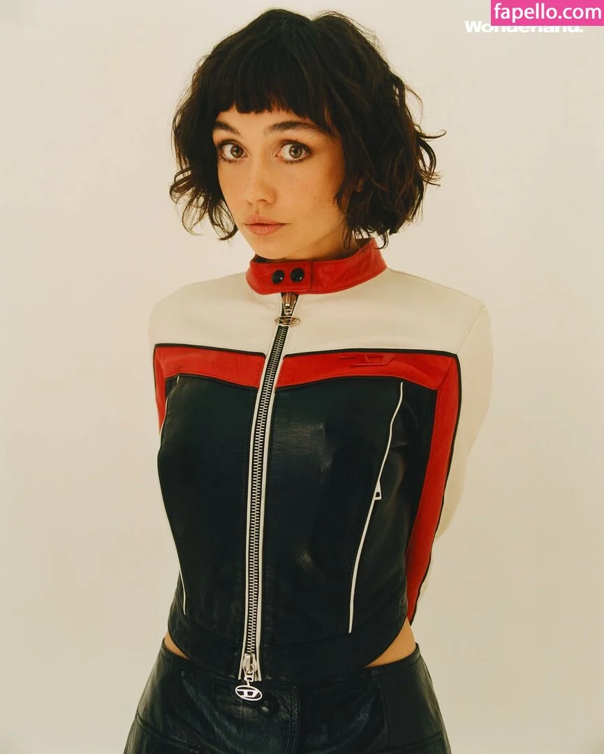 Sydney Chandler Onlyfans Photo Gallery 