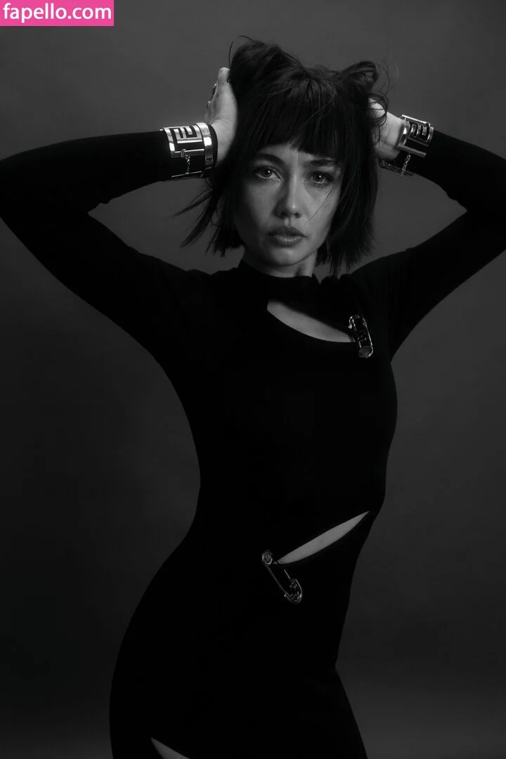 Sydney Chandler Onlyfans Photo Gallery 