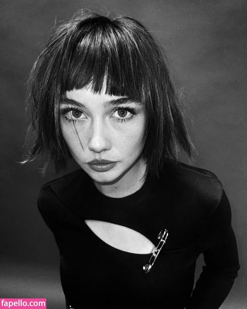 Sydney Chandler Onlyfans Photo Gallery 