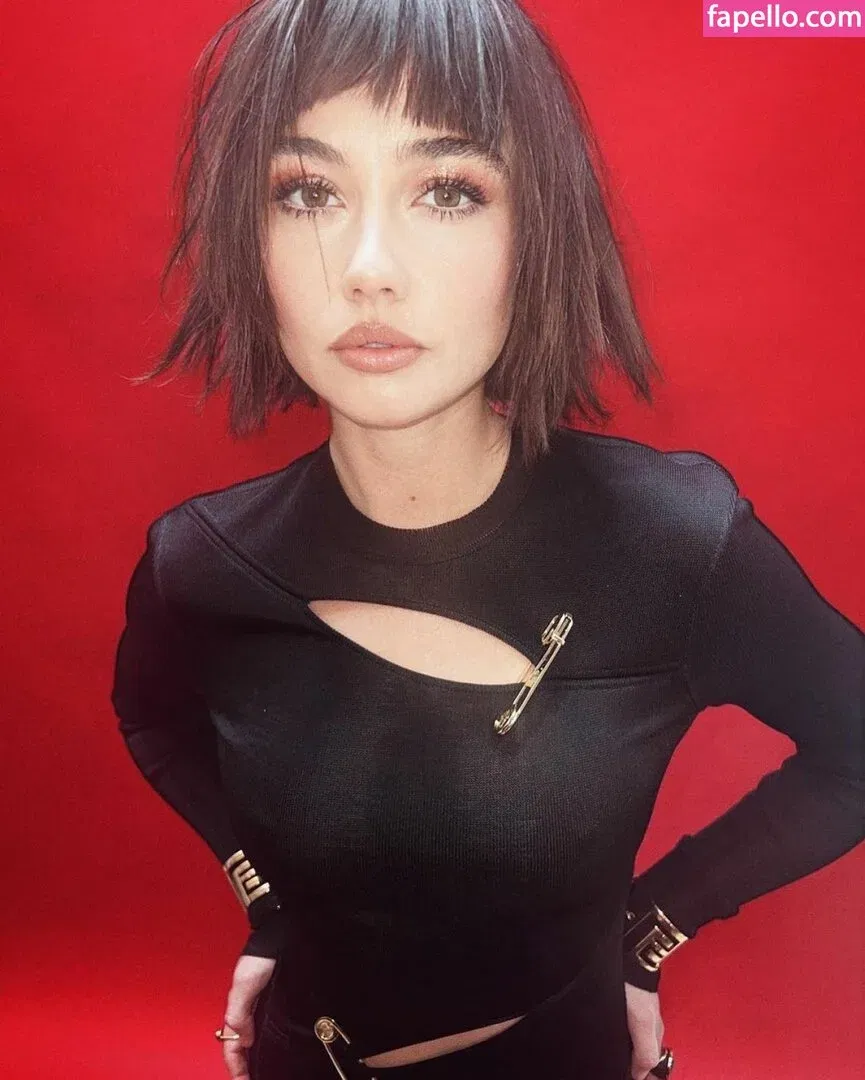 Sydney Chandler Onlyfans Photo Gallery 