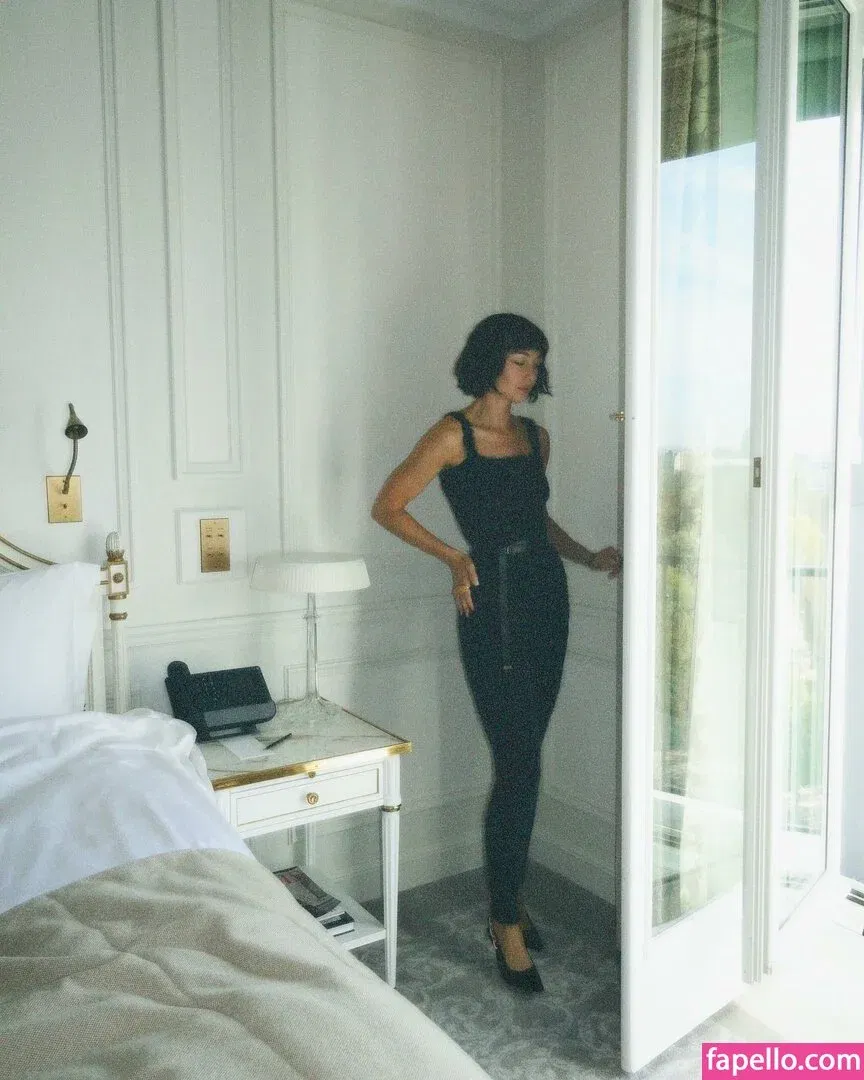 Sydney Chandler Onlyfans Photo Gallery 