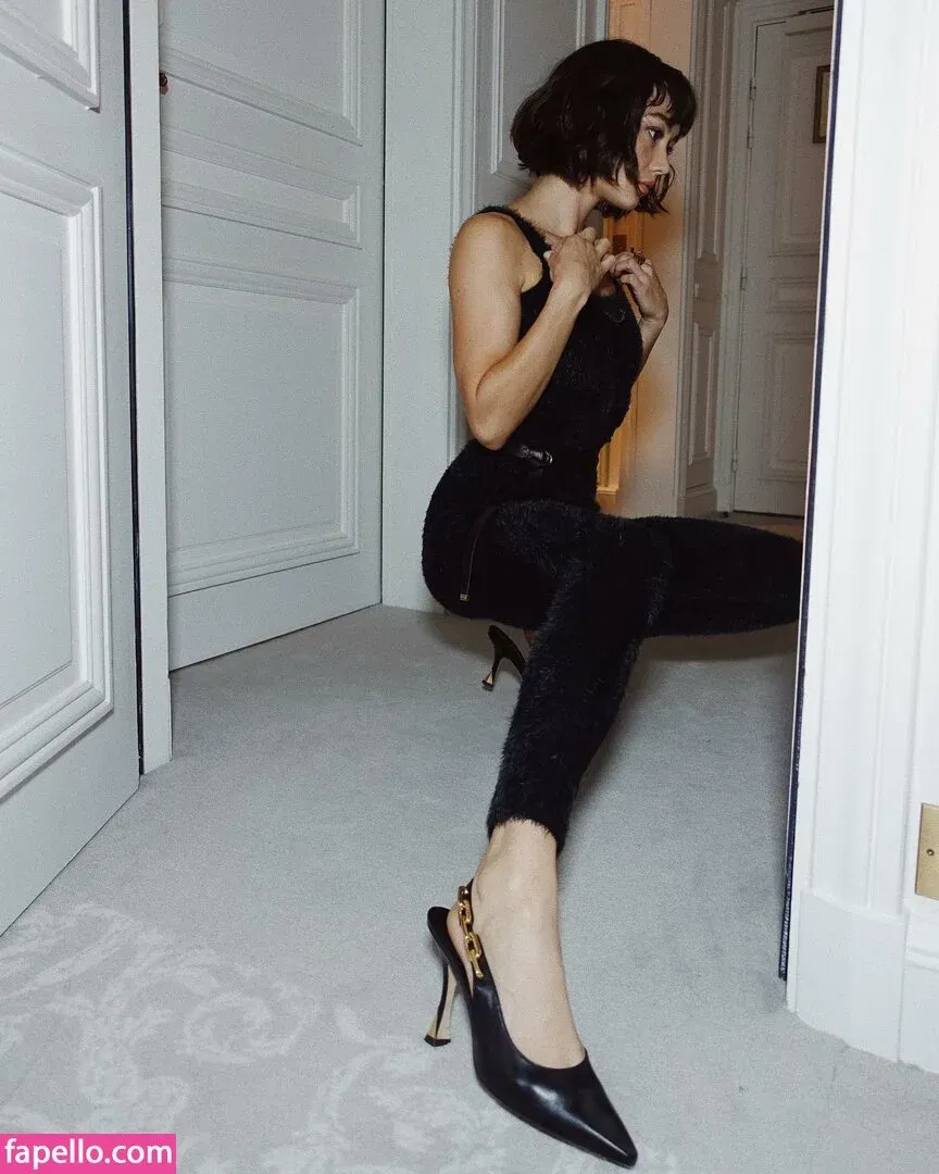 Sydney Chandler Onlyfans Photo Gallery 