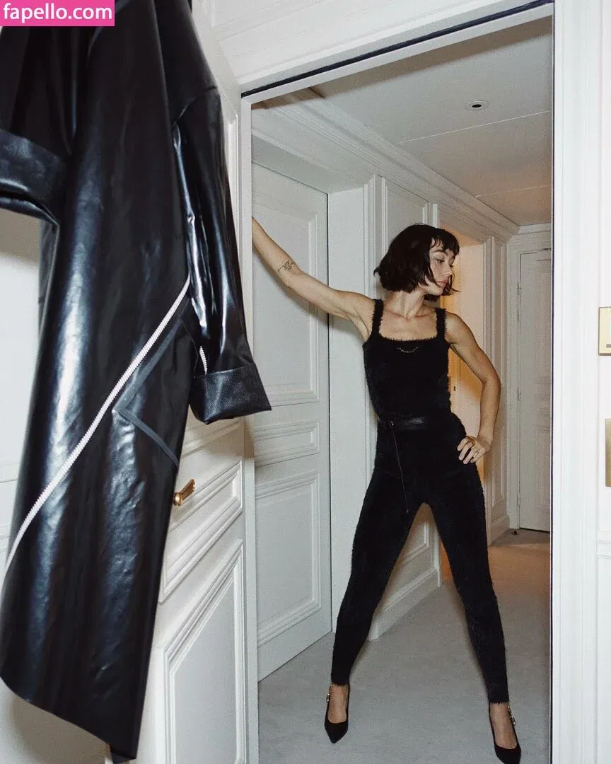 Sydney Chandler Onlyfans Photo Gallery 