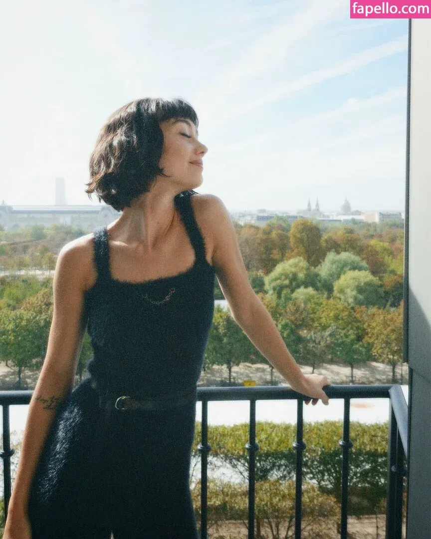 Sydney Chandler Onlyfans Photo Gallery 